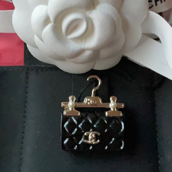 👜 CHANEL HANDBAG  BROOCH 👜 NWT 👜 - Picture 6 of 16